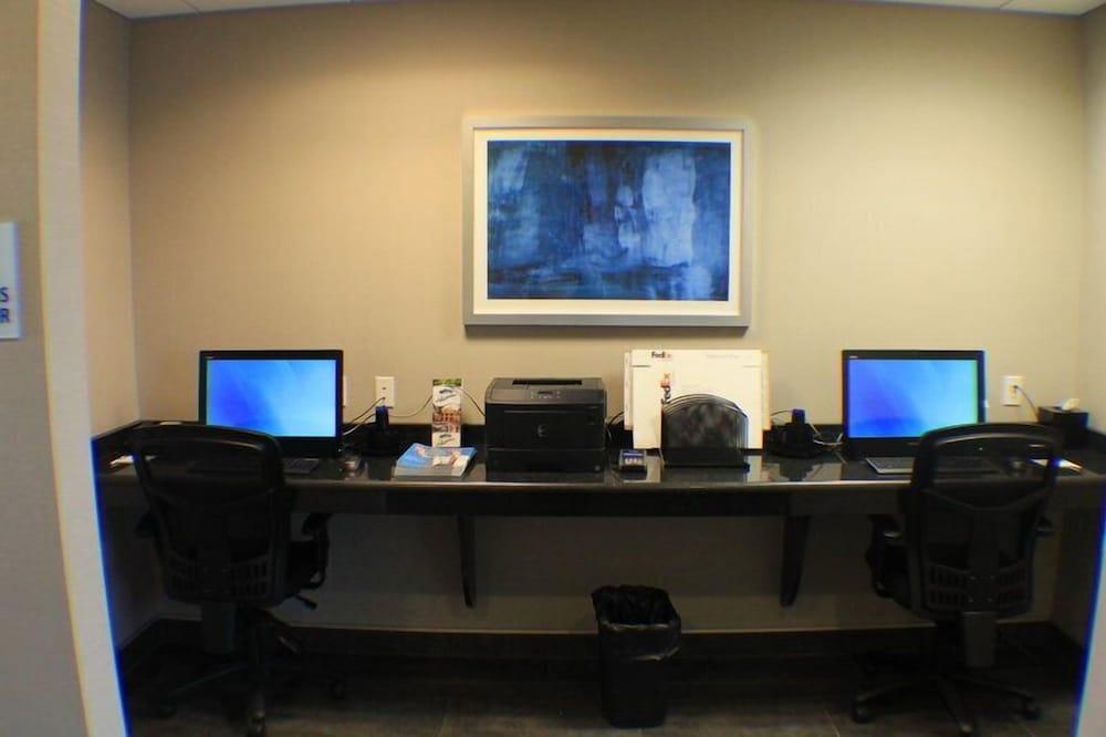 Holiday Inn Express & Suites Gonzales by IHG photo 39