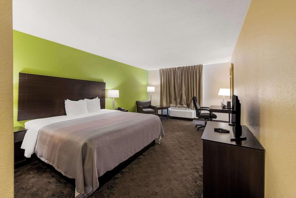 Quality Inn Saint Louis Airport photo 31