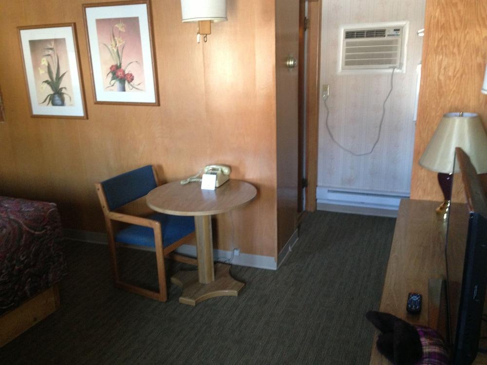 Jamestown Motel photo 15
