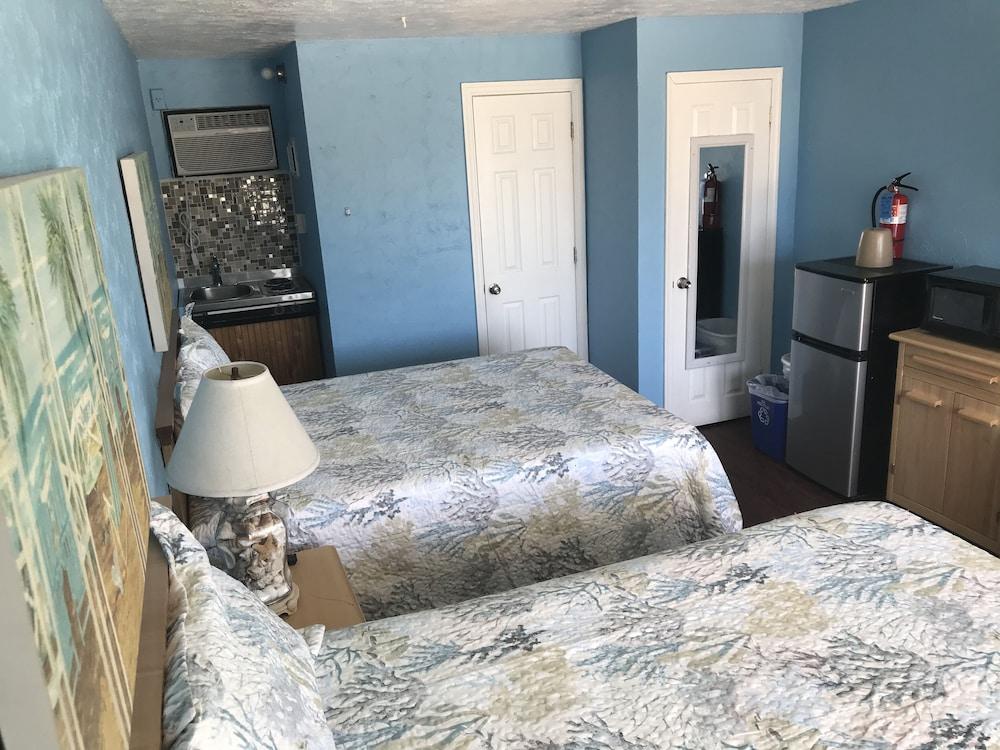 Surf Comber Motel photo 25