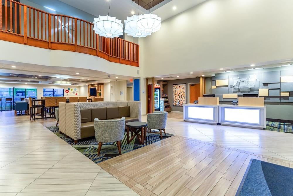 Holiday Inn Express & Suites Cedar Falls - Waterloo by IHG photo 37