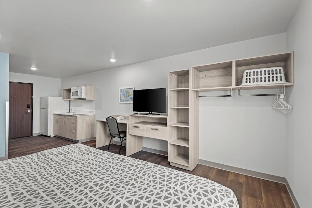 Woodspring Suites Coralville Iowa City photo 14