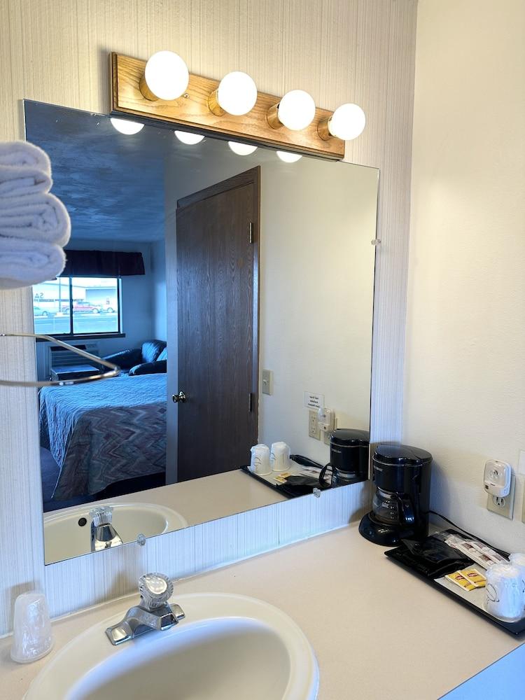 The Davenport Motel photo 27