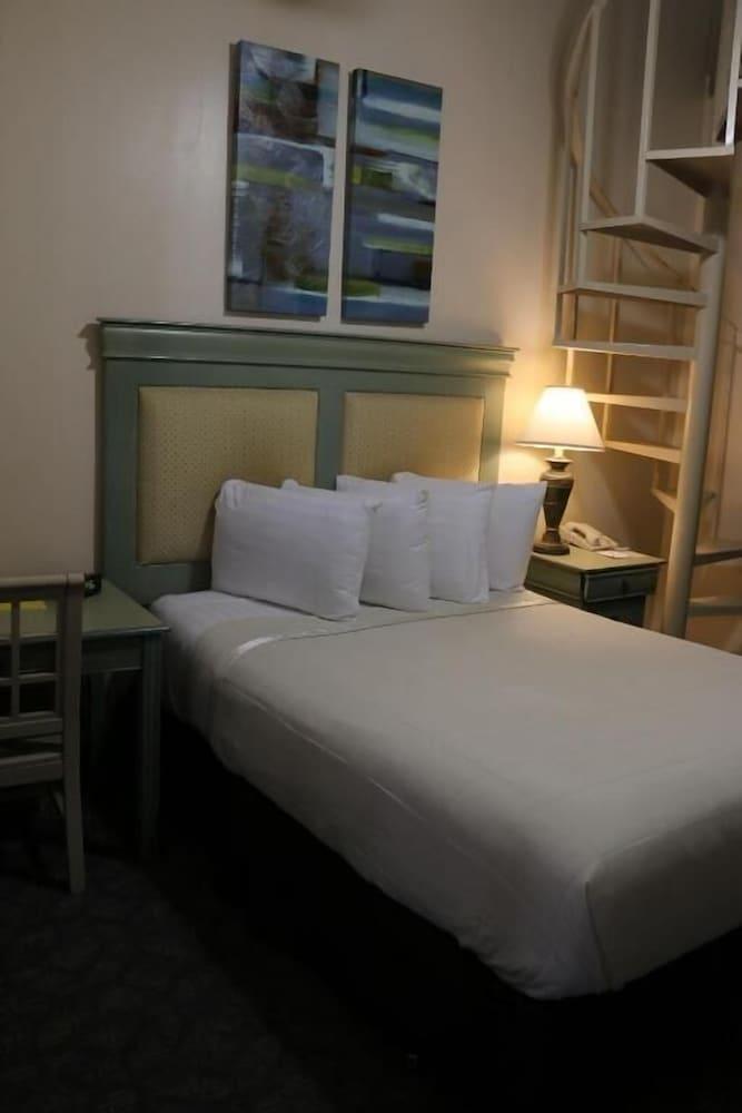 Garden District Hotel photo 23