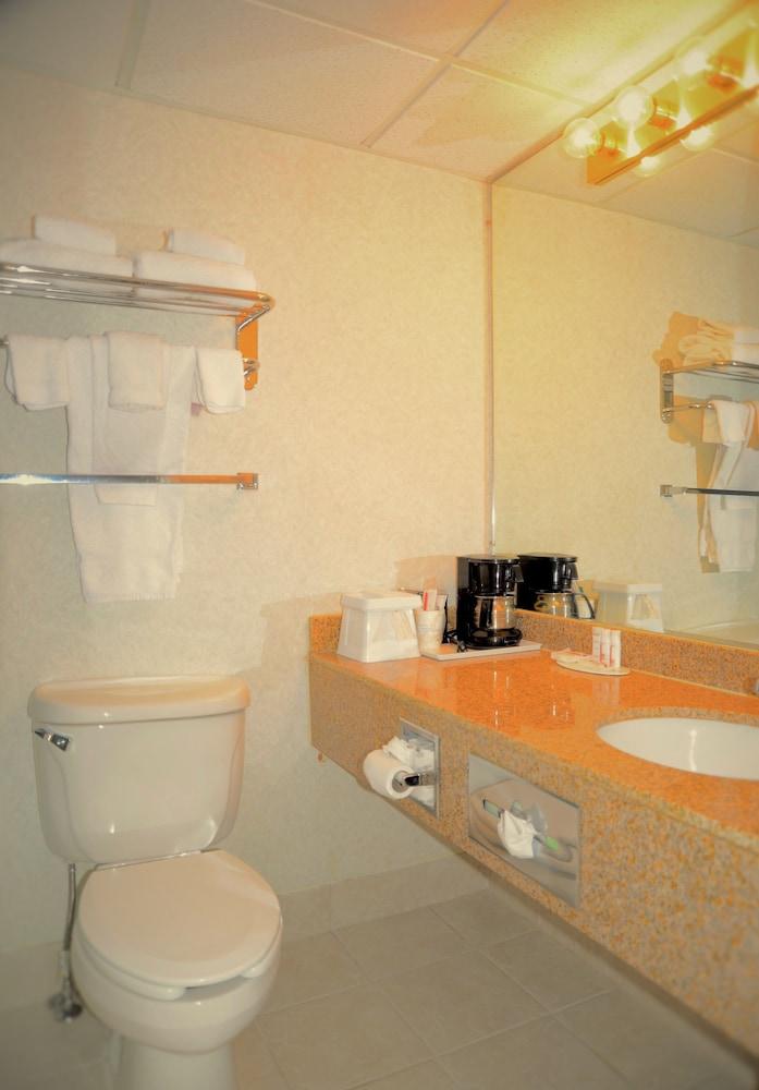 Howard Johnson by Wyndham Gillette photo 15