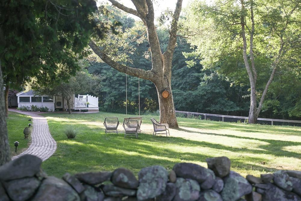Lamberts Cove Inn photo 93
