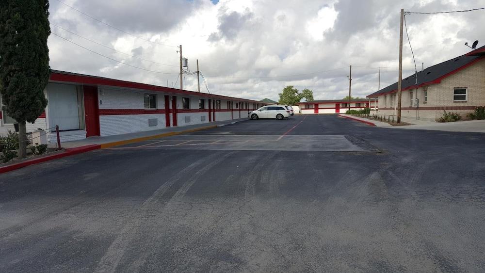Luxury Inn & RV Park photo 34