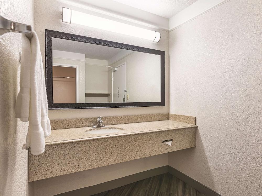 La Quinta Inn by Wyndham San Marcos photo 10