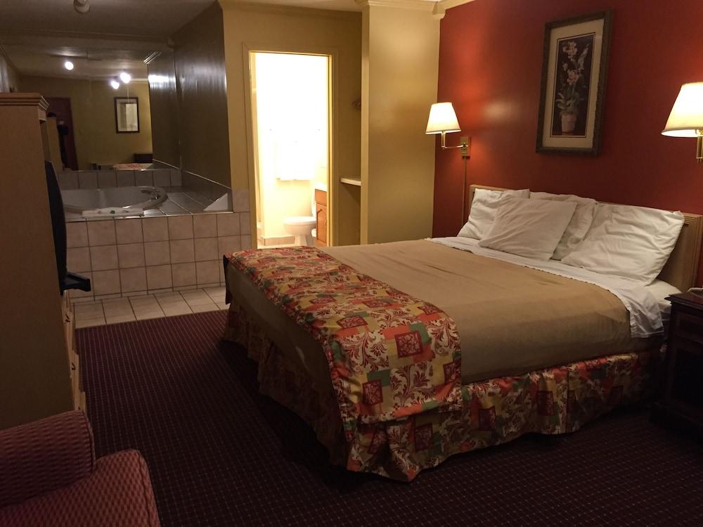 Wildwood Inn Tropical Dome & Theme Suites photo 11