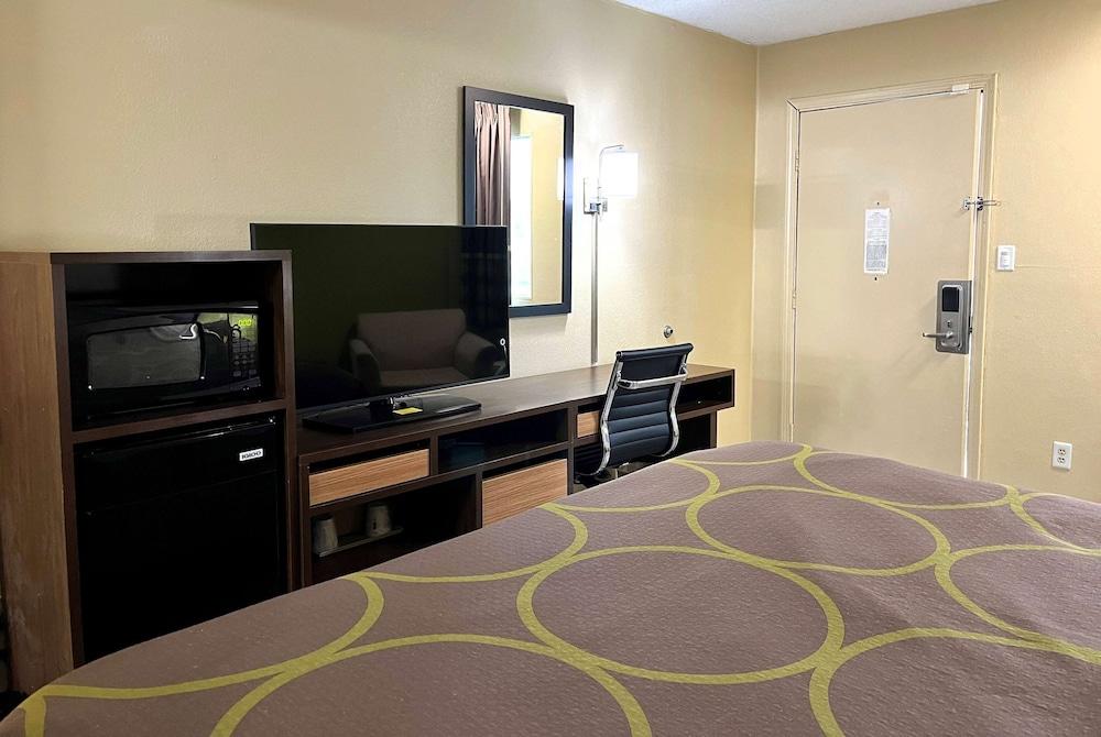 Super 8 by Wyndham Lafayette / Purdue Area photo 37