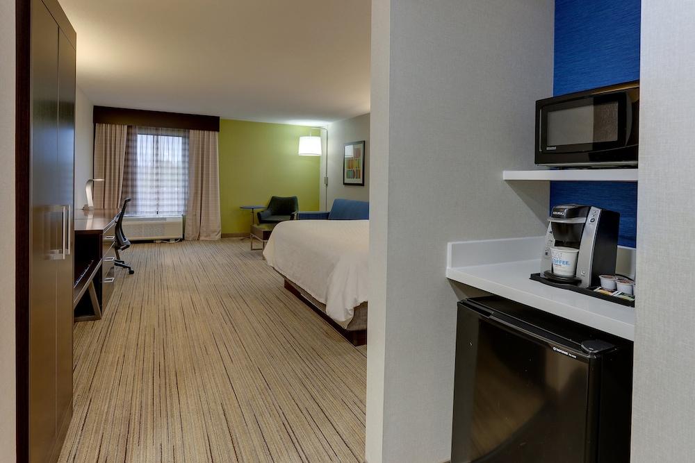 Holiday Inn Express & Suites Troy by IHG photo 13