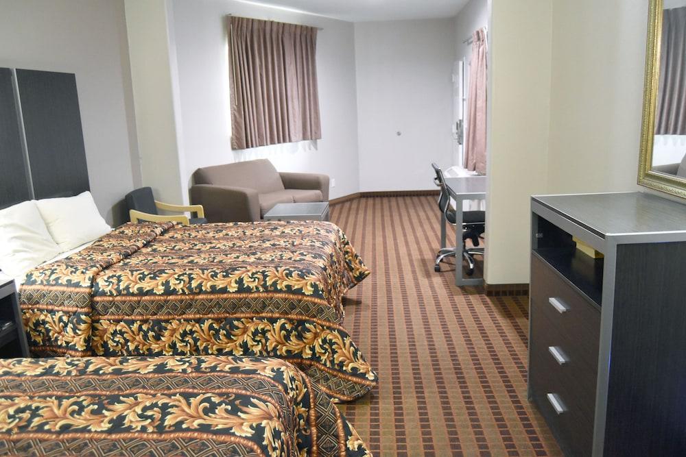 Camelot Inn & Suites Highway 290 NW Freeway photo 14