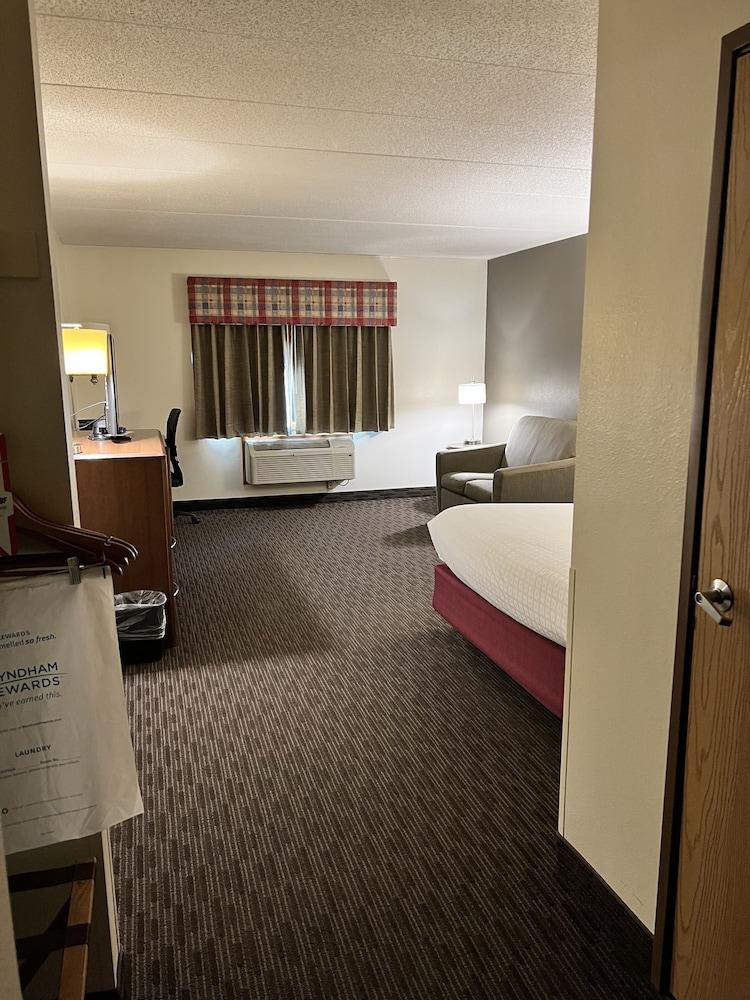 AmericInn by Wyndham Iowa Falls photo 10