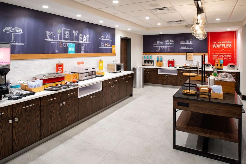 Hampton Inn & Suites Adrian photo 50