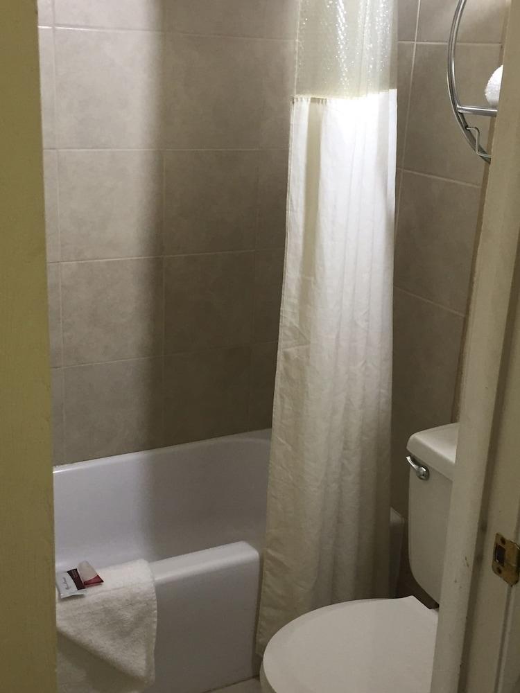 Farmington Inn photo 33
