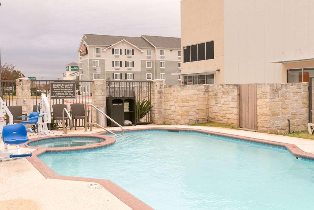 Comfort Suites Austin NW Lakeline photo 26