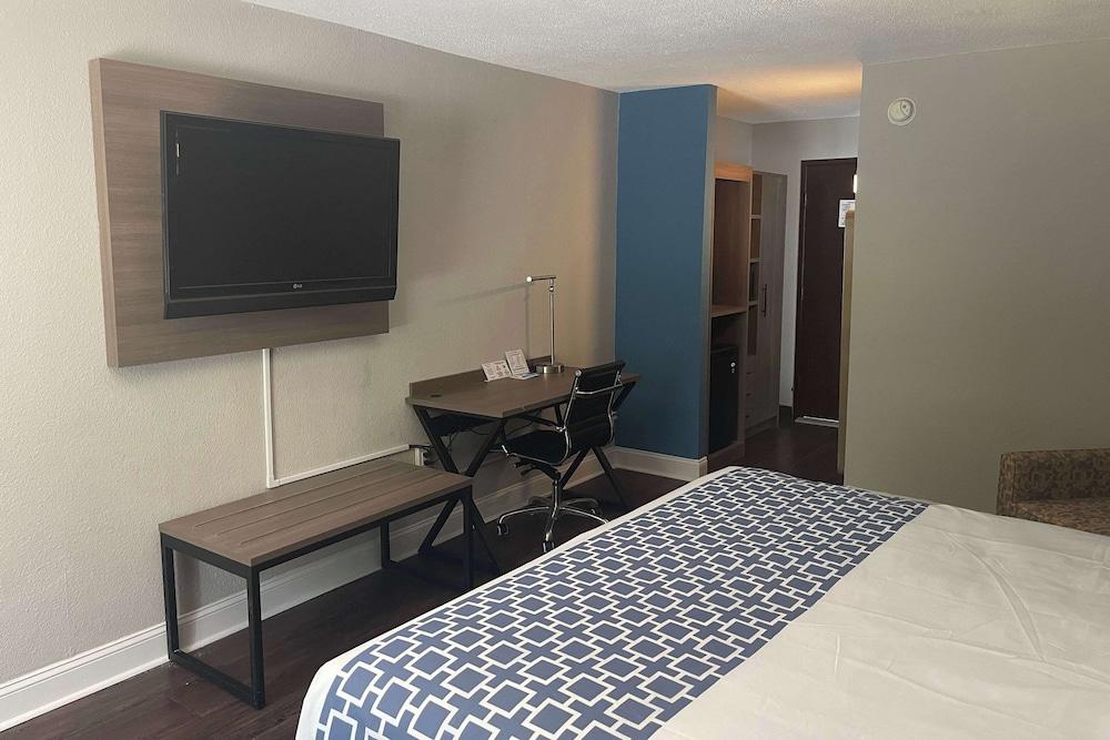 Wingate by Wyndham Columbia/Fort Jackson photo 2