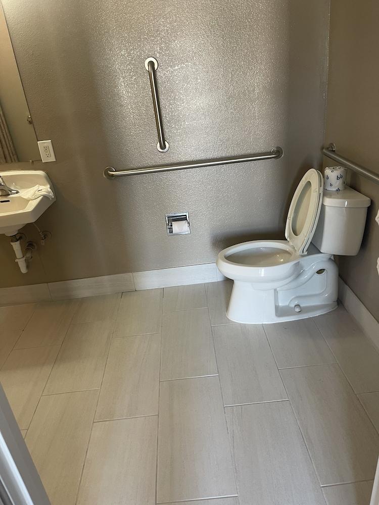 Motel 6 Denton, TX - UNT photo 17