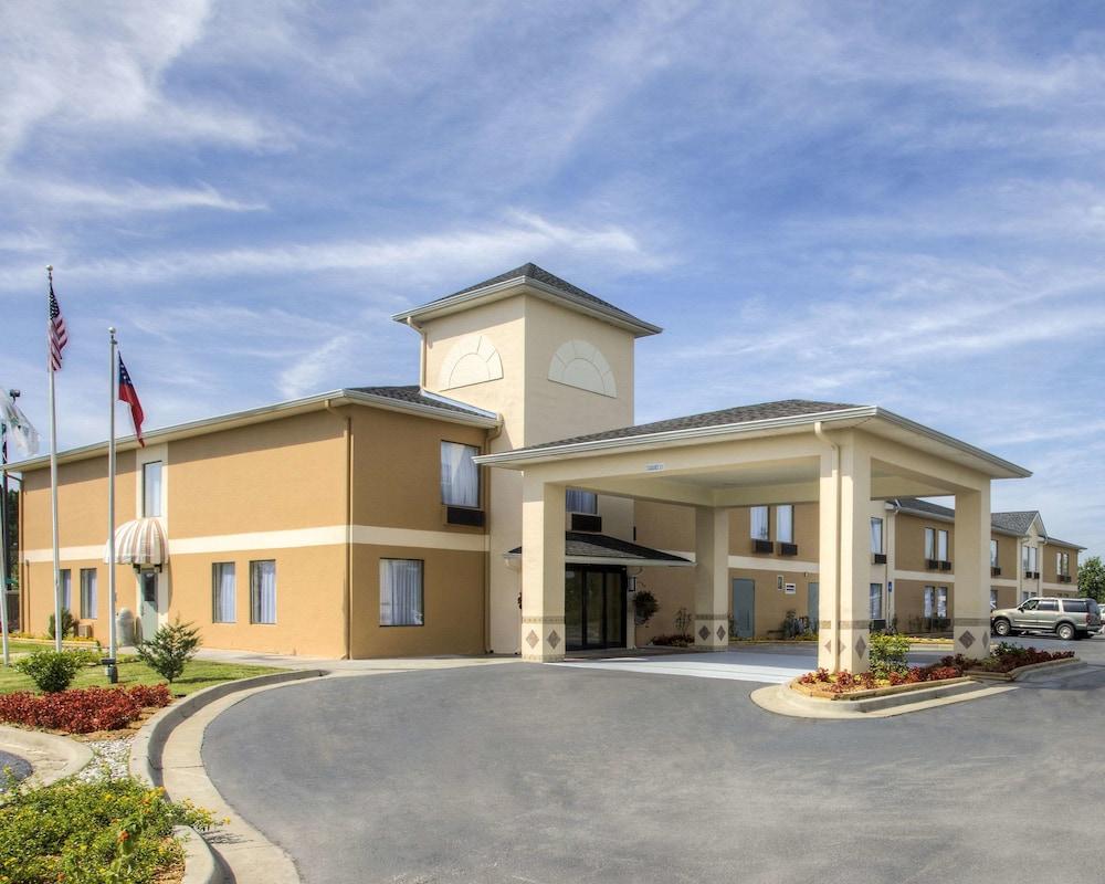 Quality Inn Fitzgerald photo 1