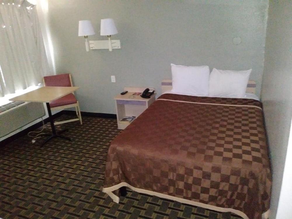 Americas Best Value Inn Amarillo Airport photo 11