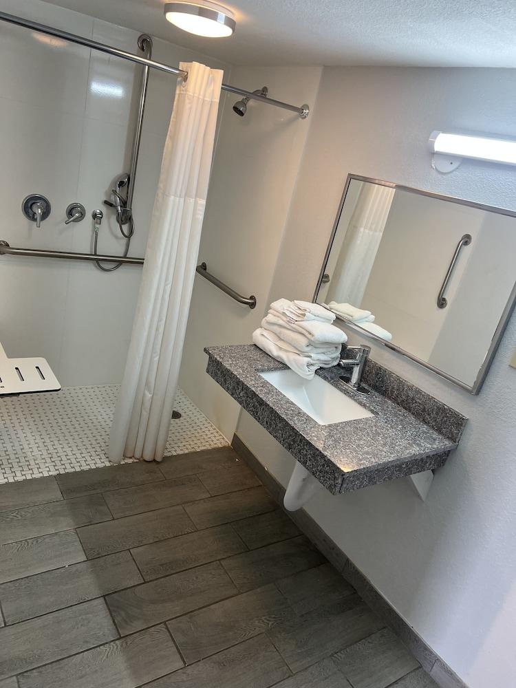 Rodeway Inn Commerce photo 15