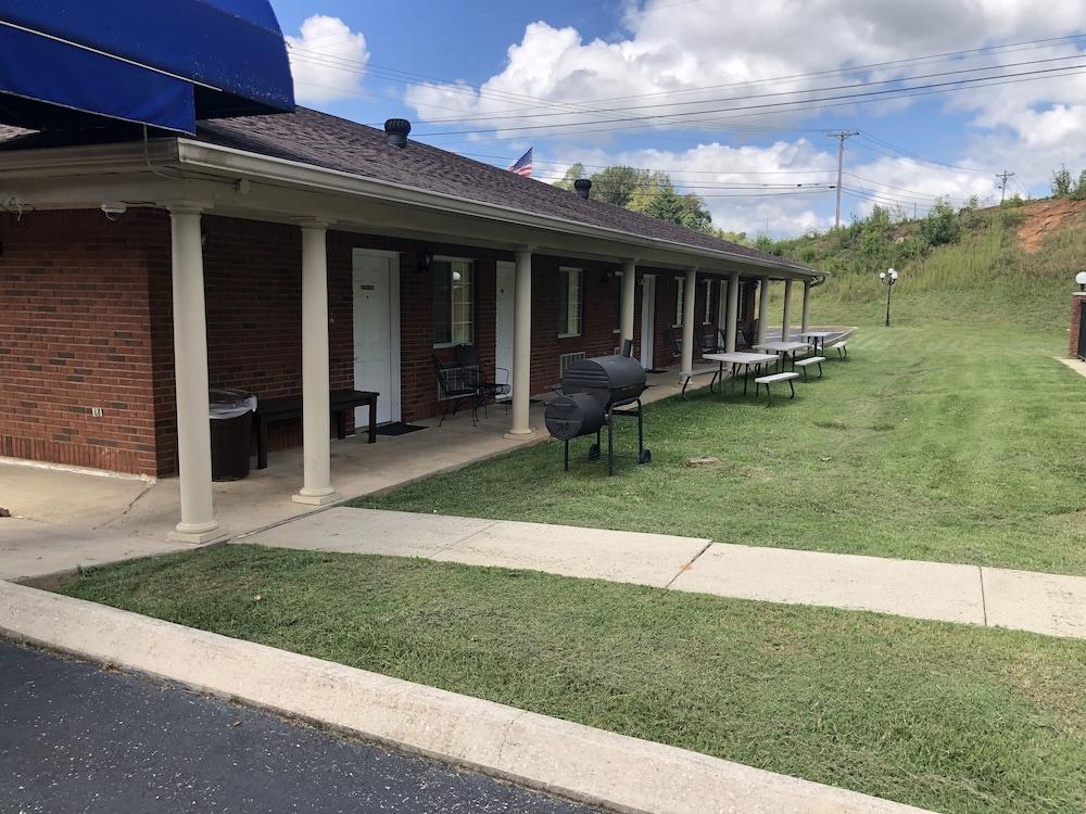 The Tompkinsville Inn photo 8