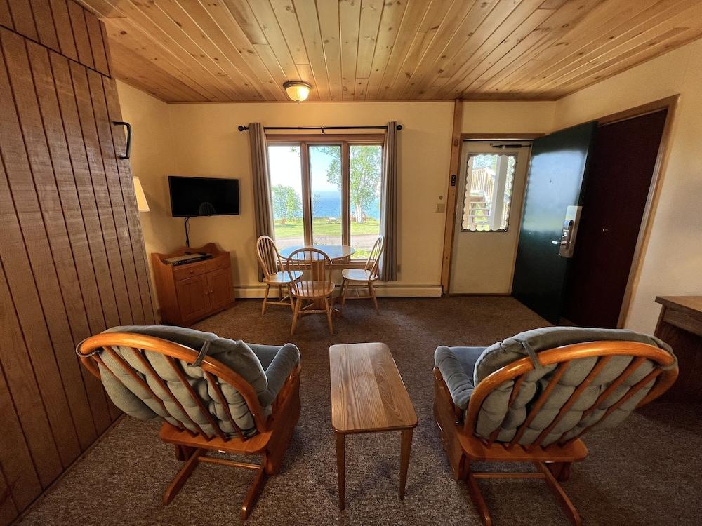 Thomsonite Beach Inn photo 81