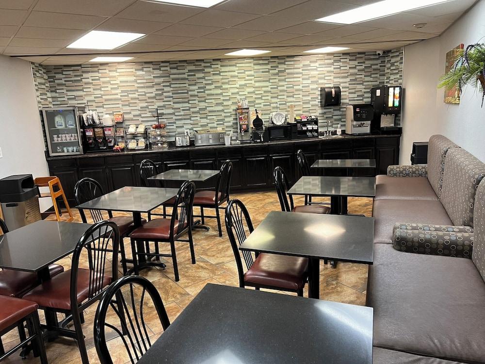 Greenlight Inn & Suites photo 32