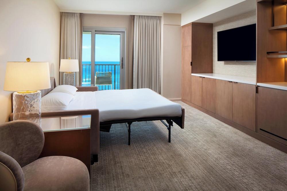 Sheraton Waikiki Beach Resort photo 22