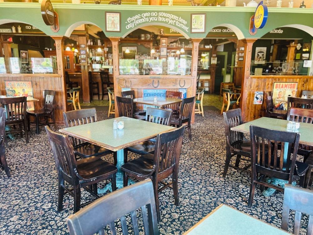 County Clare Irish Hotel & Pub photo 3