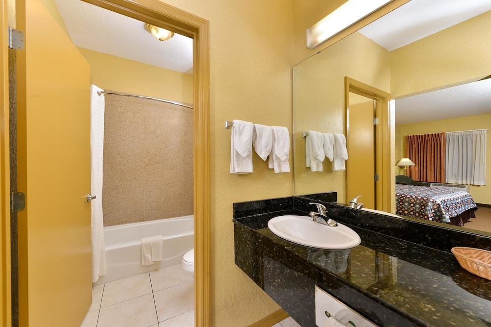 Americas Best Value Inn Starke photo 13