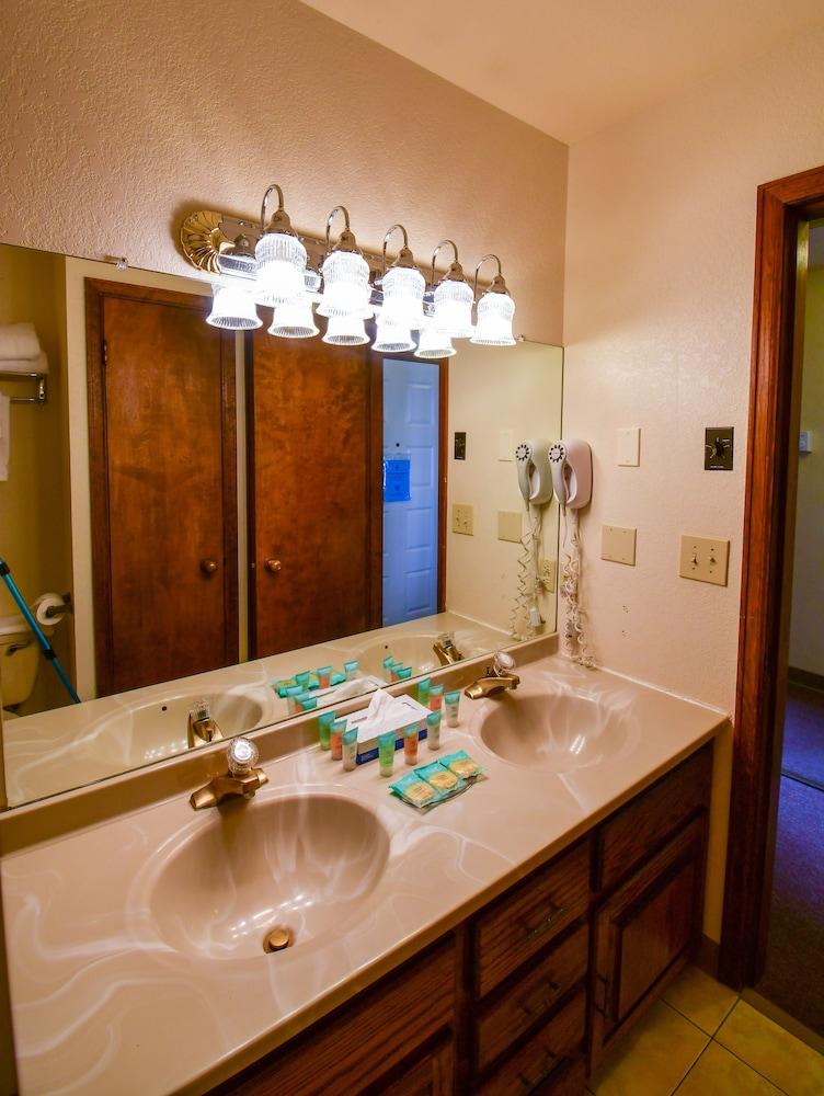 Inn at SilverCreek photo 49