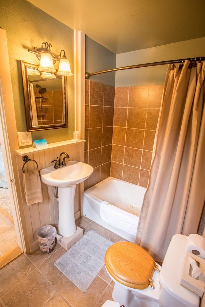 ADK Trail Inn photo 30