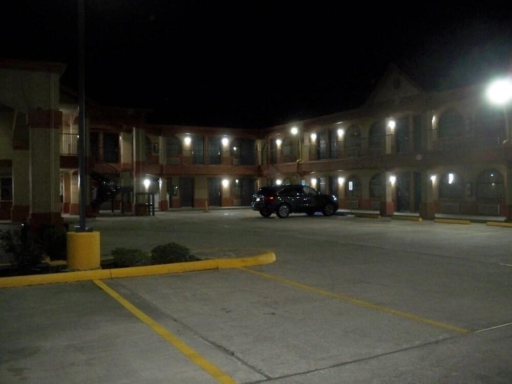 Scottish Inn & Suites photo 3