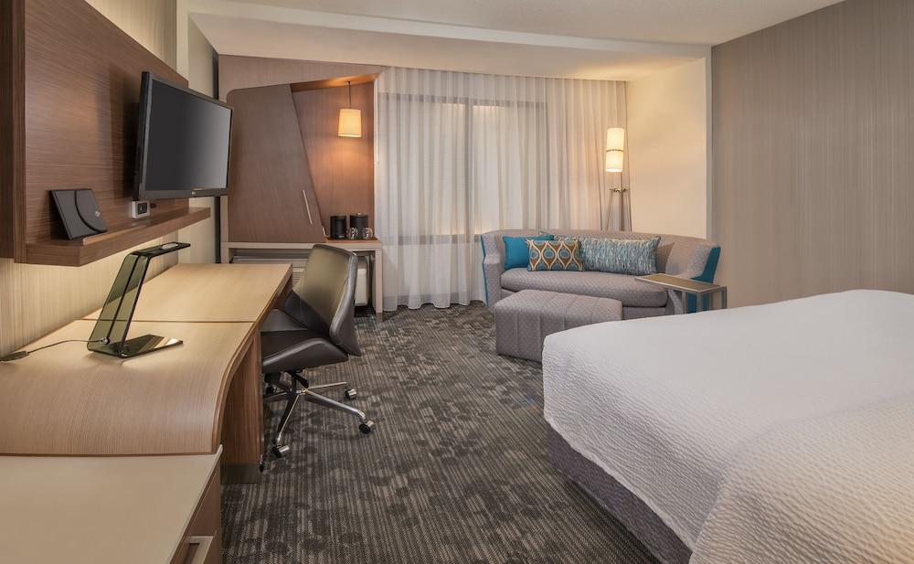 Courtyard Suwanee by Marriott photo 5