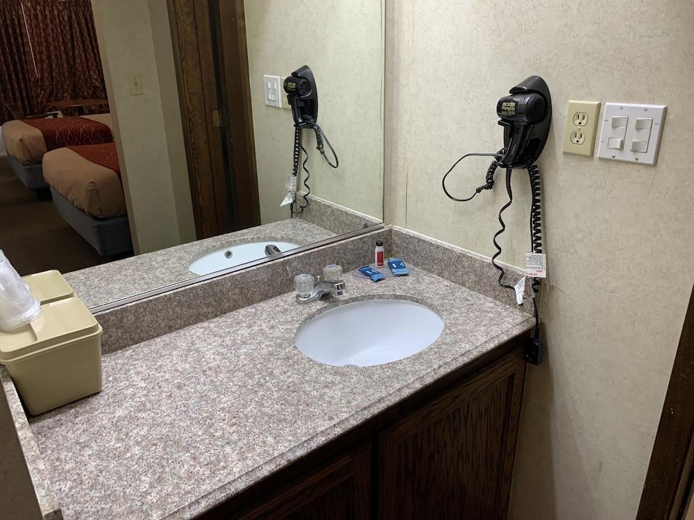 Coachman's Inn Motel photo 18
