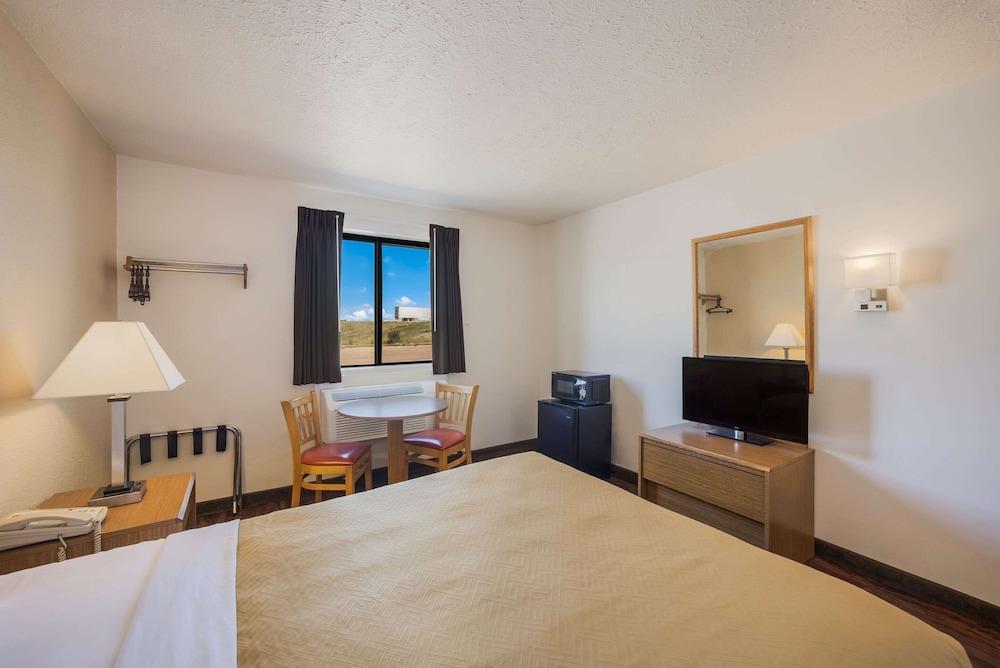 Studio 6 Limon, CO – I-70 photo 12