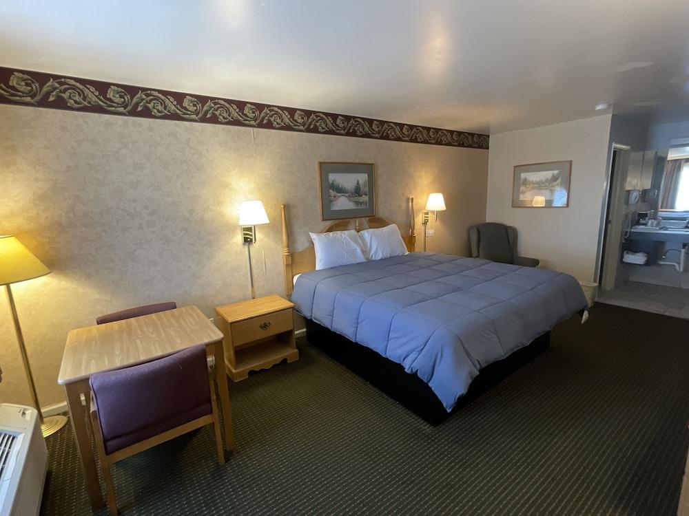 Capital O First Heritage Inn Rantoul IL I 57 photo 30