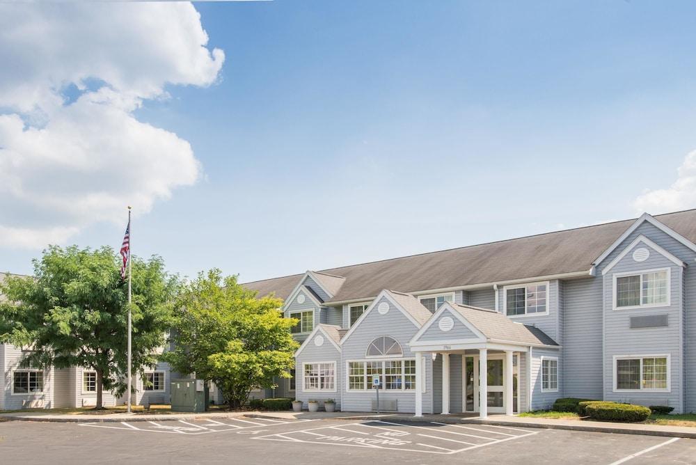 Microtel Inn & Suites by Wyndham Seneca Falls photo 1