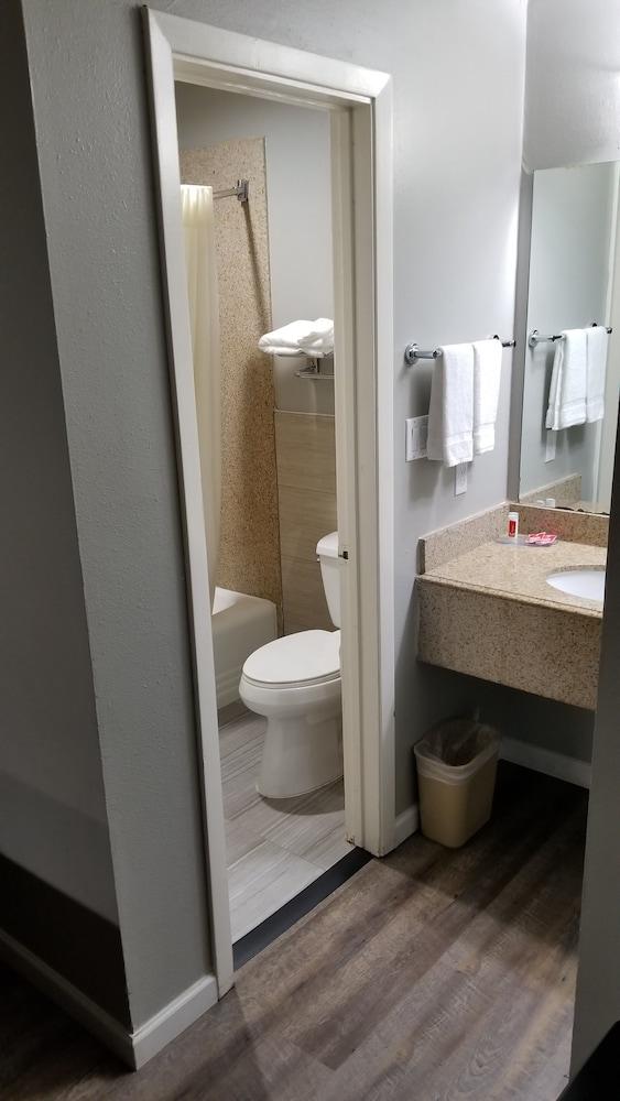 Prestige Inn photo 18