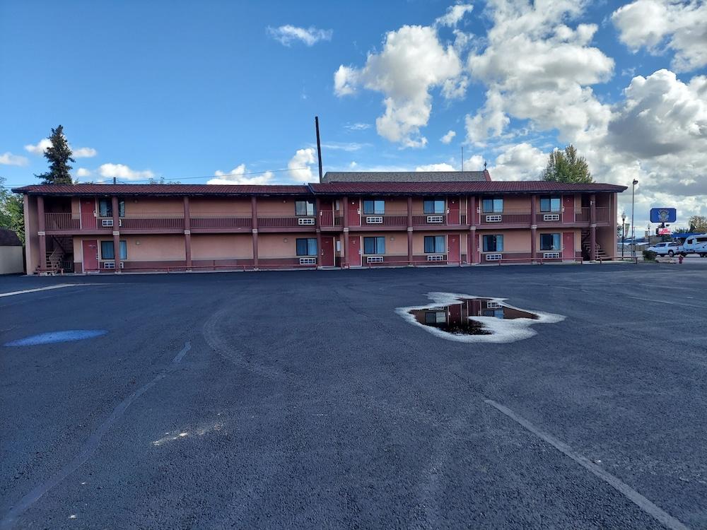 Vernals Best Value Inn photo 2