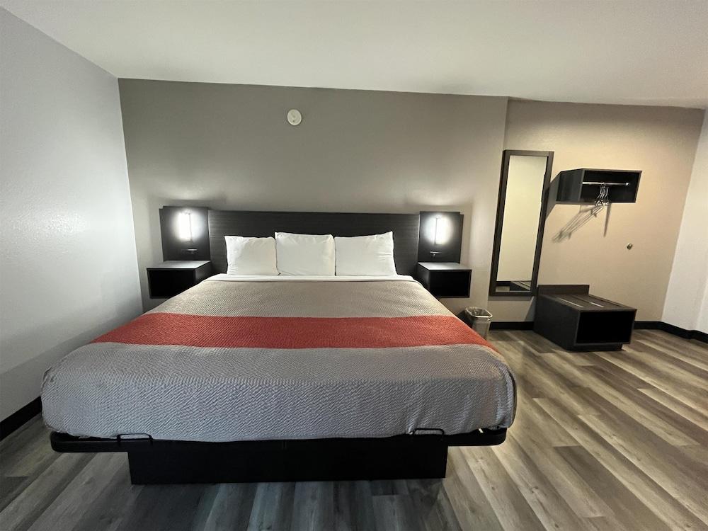 Studio 6 Suites Urbana, IL photo 8