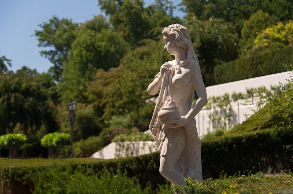 Albemarle Estate at Trump Winery photo 20