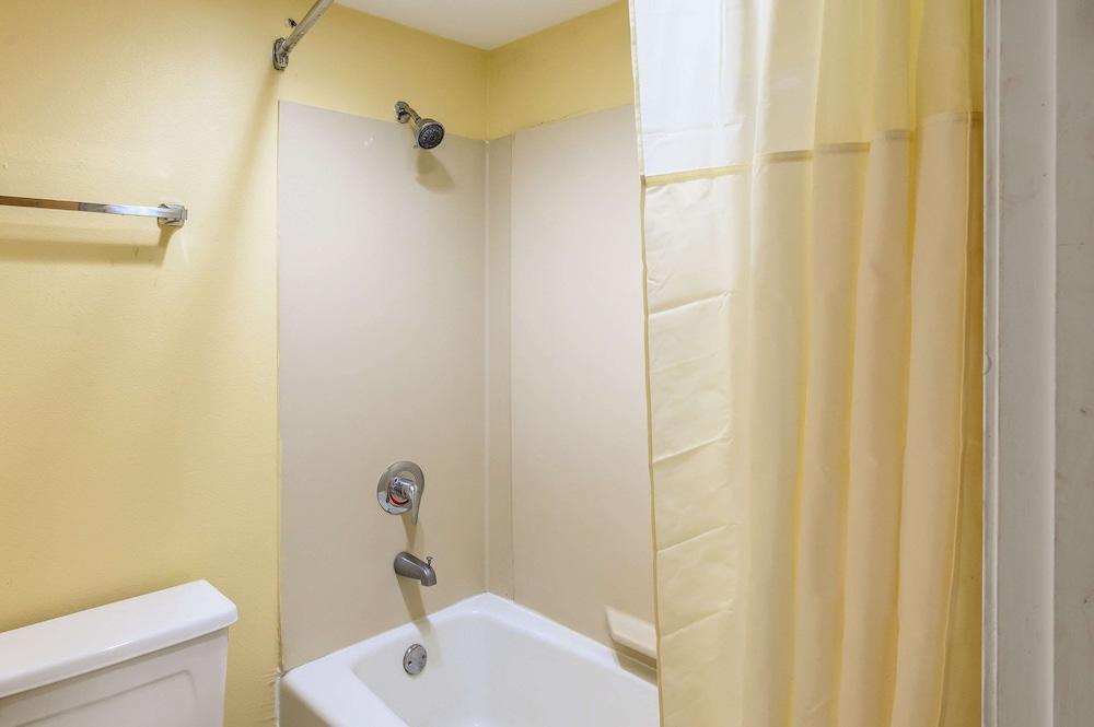 Quality Inn New Orleans I-10 East photo 23