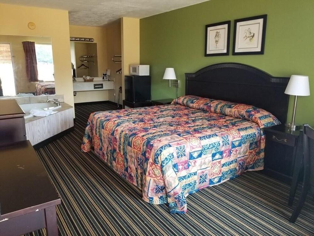 Oak Tree Inn photo 12