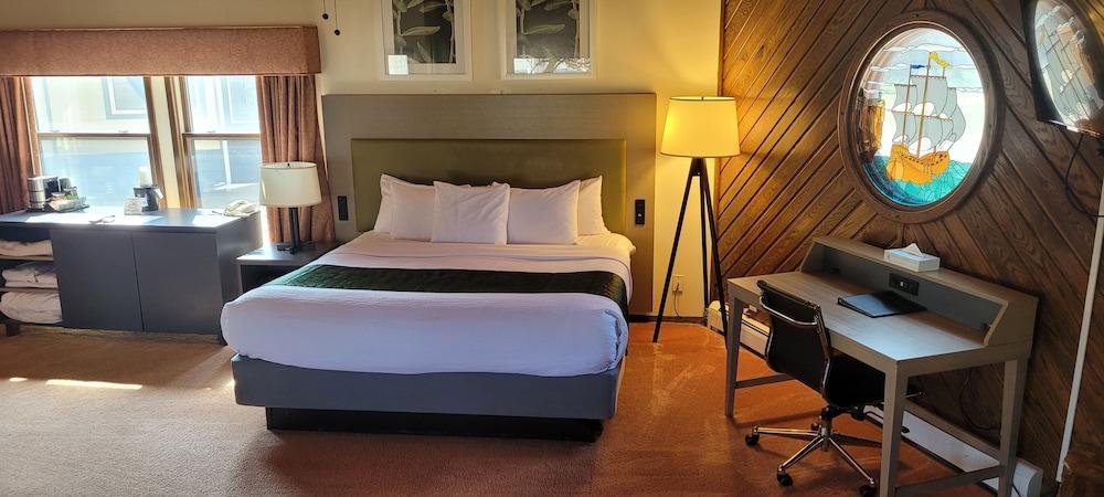 Pictured Rocks Inn & Suites photo 28