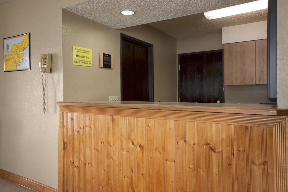 Super 8 by Wyndham Pulaski photo 2