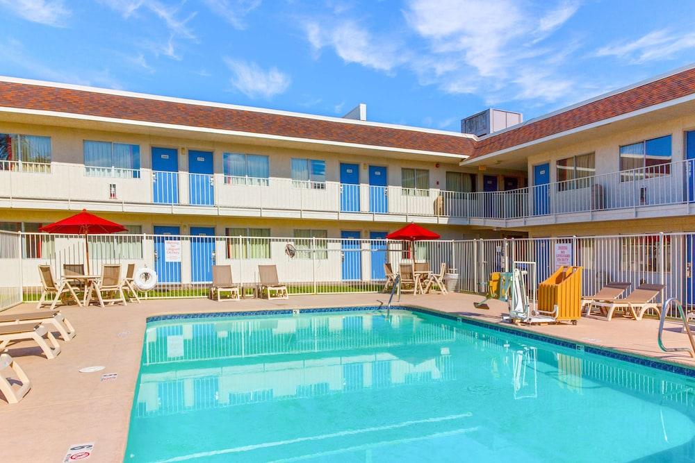 Motel 6 Phoenix North - Bell Road photo 22