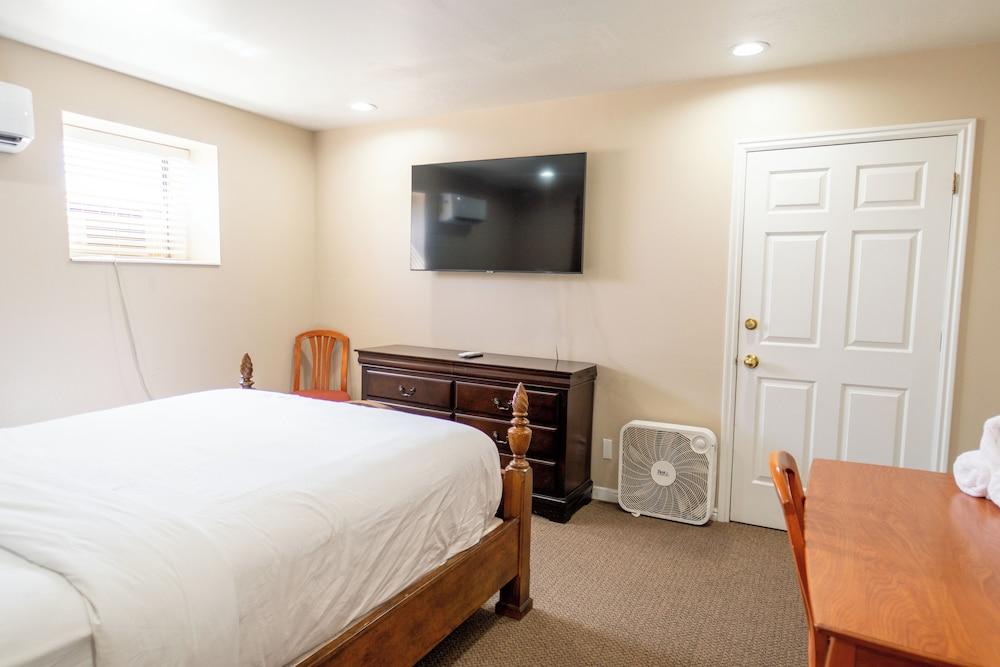 Road Creek Inn photo 52