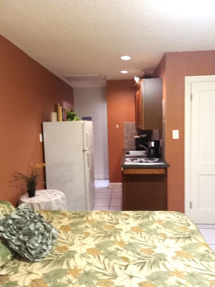 Swashbuckler Motel photo 44